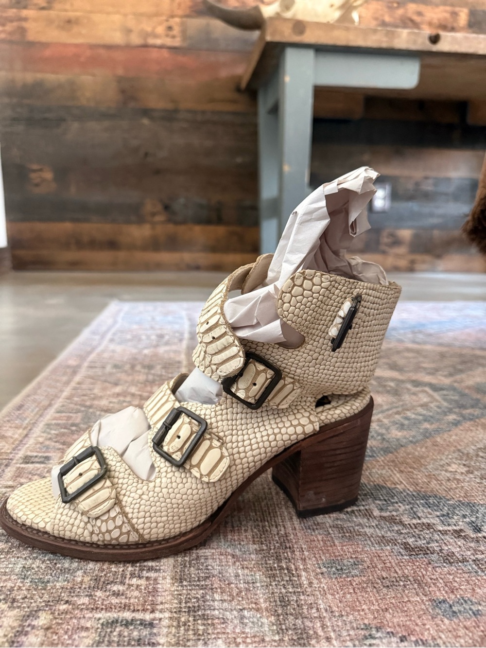 Freebird quail white snake size 9